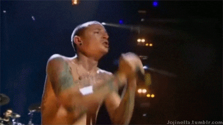 Chester Bennington cantando en uno de sus mejores conciertos junto a Linkin Park.- Blog Hola Telcel 