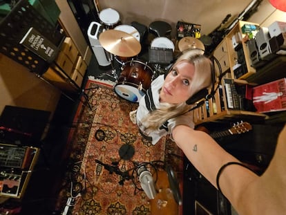 Ganges, en el estudio donde graba y produce.