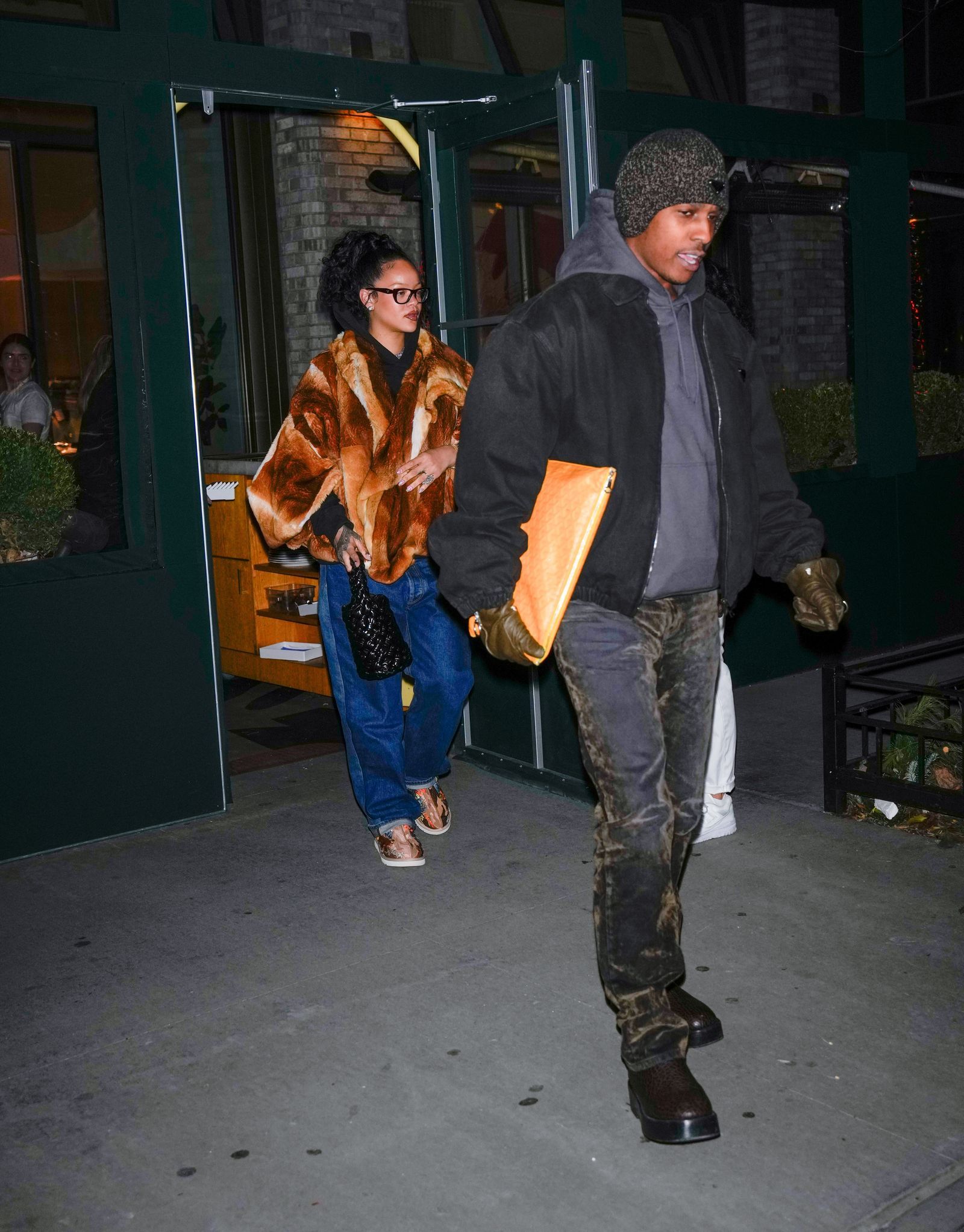 Rihanna con abrigo de pelo
