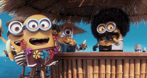 Los minions felices en la playa luego de haber planeado sus vacaciones con anticipación gracias a que se enteraron de cuáles eran los puentes de 2025 en Hola Telcel.- Blog Hola Telcel 