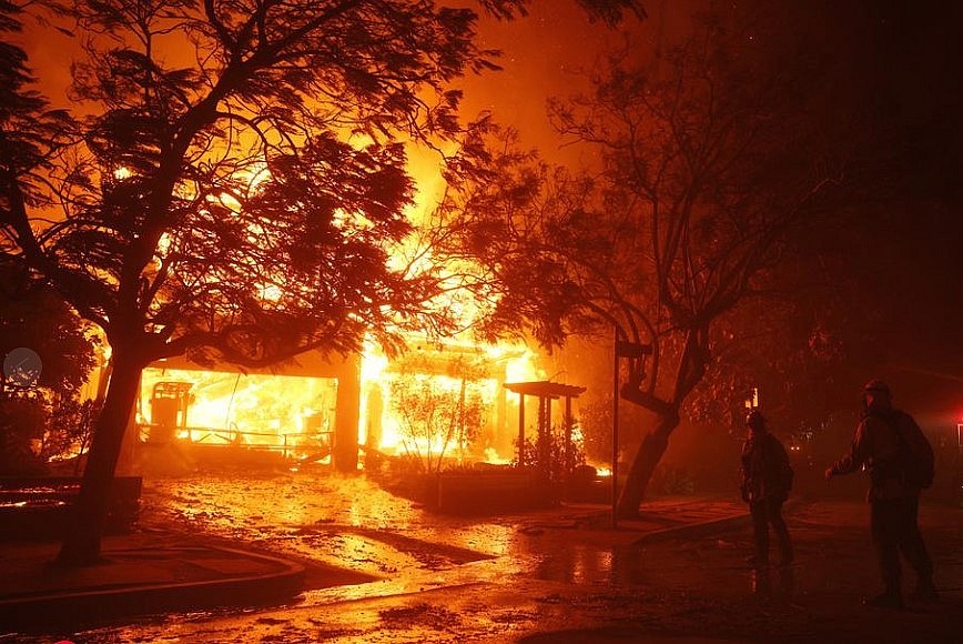 Hollywood is Being Burned by the Sunset Fire, Celebrities Lost Homes ...