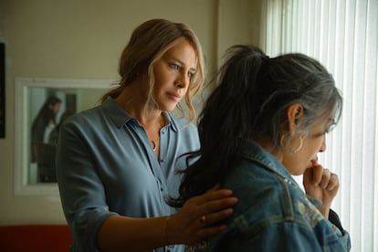 Karla Sofía Gascón y Adriana Paz, en 'Emilia Pérez'.