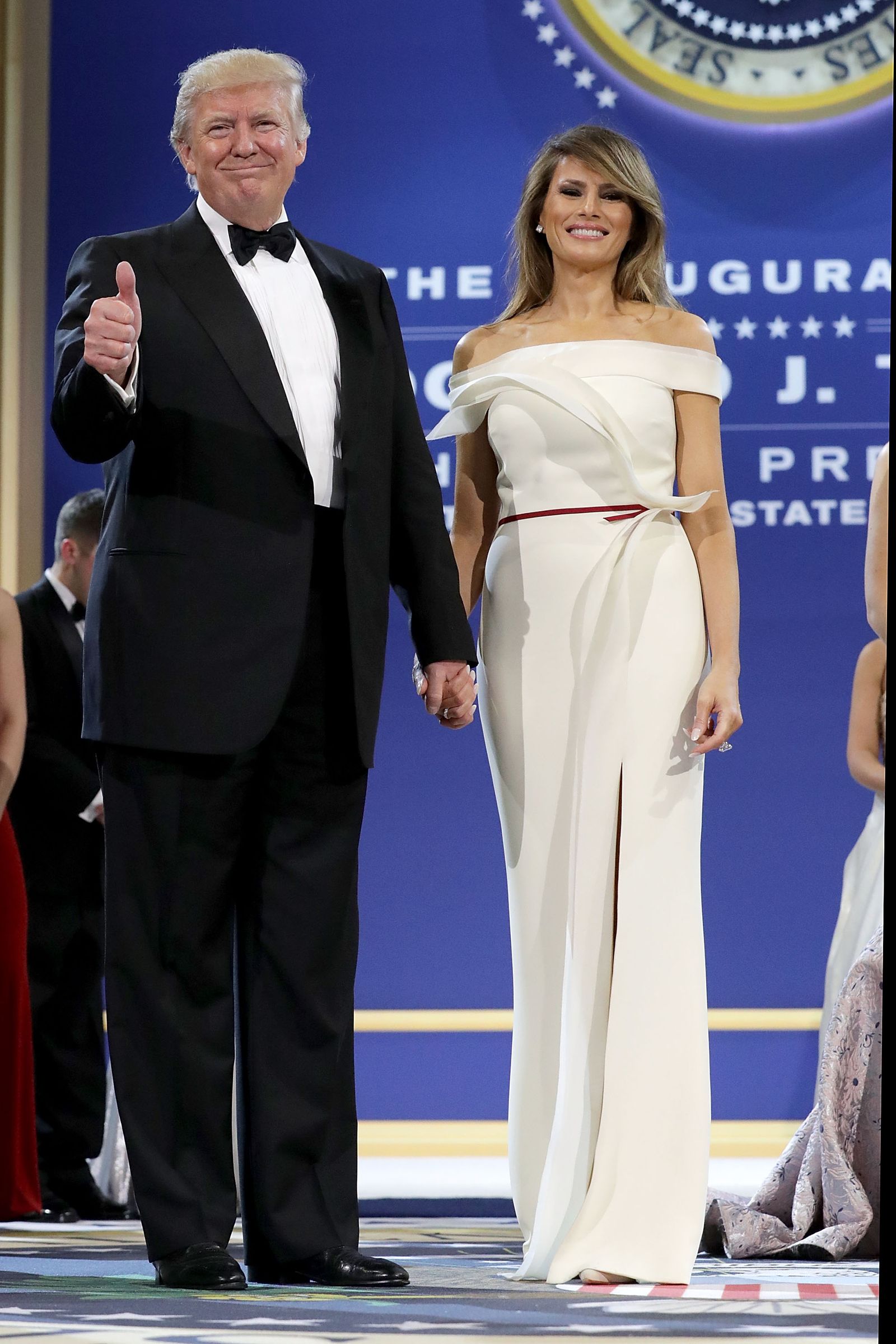 Melania Trump en el baile inaugural de 2017 con un vestido de Herv Pierre.