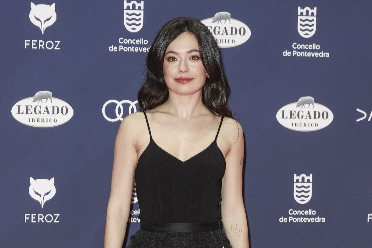 La alfombra roja de los premios feroz 2025: Anna Castillo