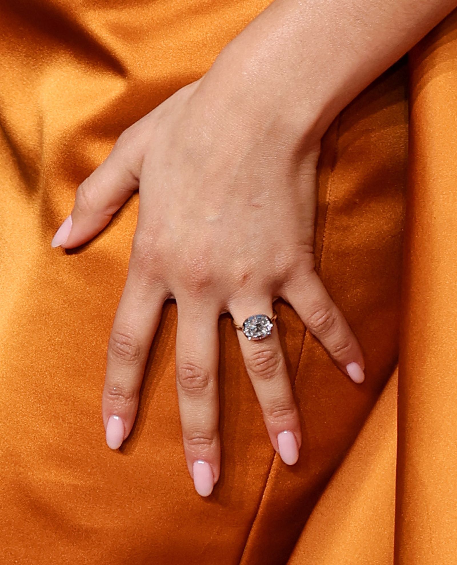 anillo compromiso  zendaya