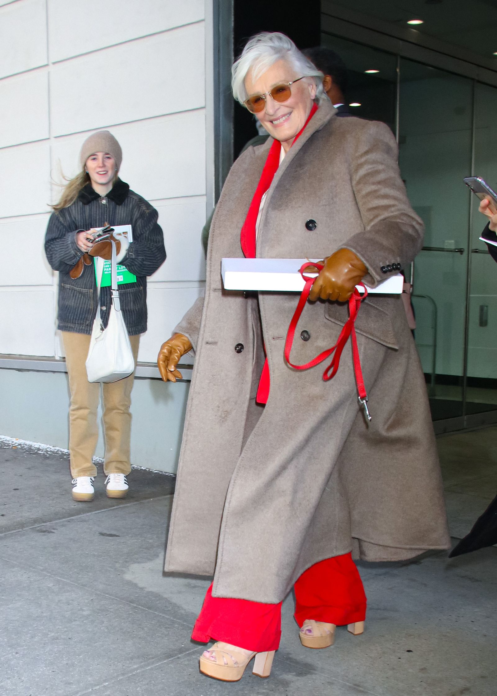 Glenn Close con sandalias con plataforma