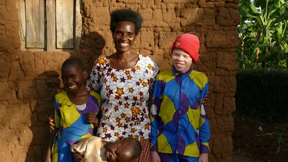 Xavier y su familia, en un fotograma del documental ‘We have a dream’, de Pascal Plisson.