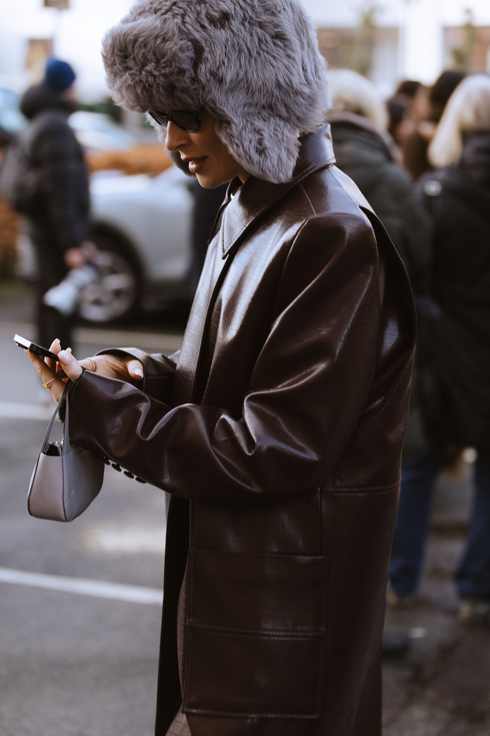 Street style de Copenhague con un gorro de aviador efecto pelo