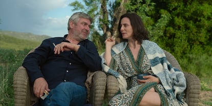 Aitana Sánchez-Gijón, en una imagen con Pere Arquillué de su última película, 'Tierra baja', dirigida por Miguel Santesmases.