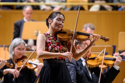 La violinista Esther Yoo durante su interpretación del ‘Concierto para violín’ de Mendelssohn, el pasado 3 de febrero en el Auditorio Nacional.