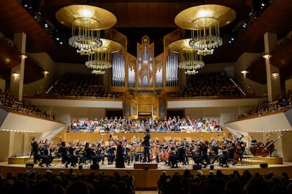 Vista general del escenario del Auditorio Nacional al final del ‘Concierto para violín’, el 3 de febrero en el Auditorio Nacional.