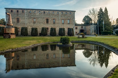 El Molino del Arco, un palacete del siglo XV que da acceso a la destilería.