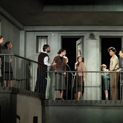 Escena de la obra 'Historia de una escalera'. Fotografía: JAVIER NAVAL