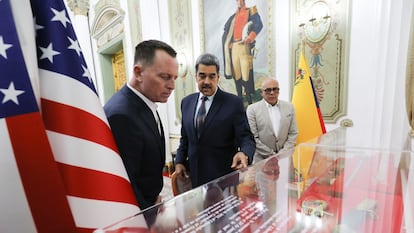 El enviado especial de Estados Unidos, Richard Grenell, con Nicolás Maduro en Caracas, el 31 de enero de 2025. 