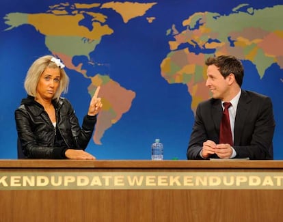 Kirsten Wiig y Seth Meyers, en un programa de la temporada número 37 de Saturday Night Live.