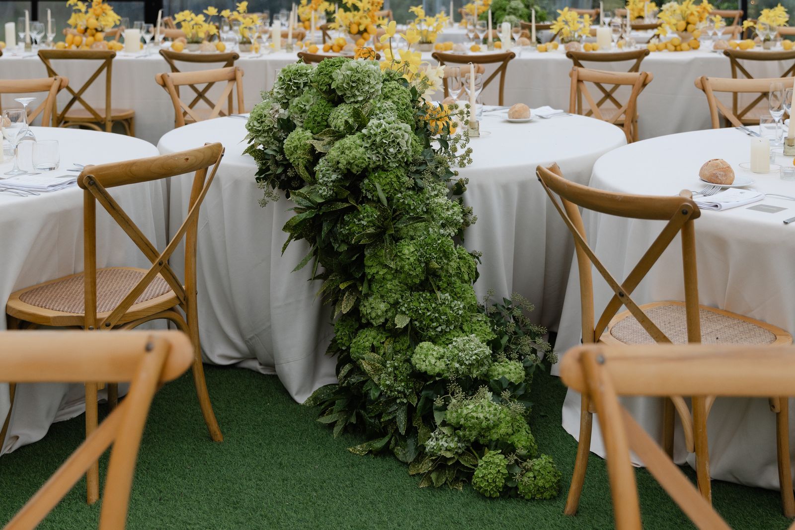 boda a coruña pazo san tirso vestido novia sara lage decoracion amarilla