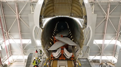 Un Beluga XL abierto.