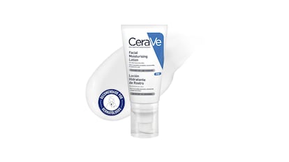 Esta rutina facial a partir de 45 años con crema hidratante para pieles maduras es recomendada por dermatólogos.