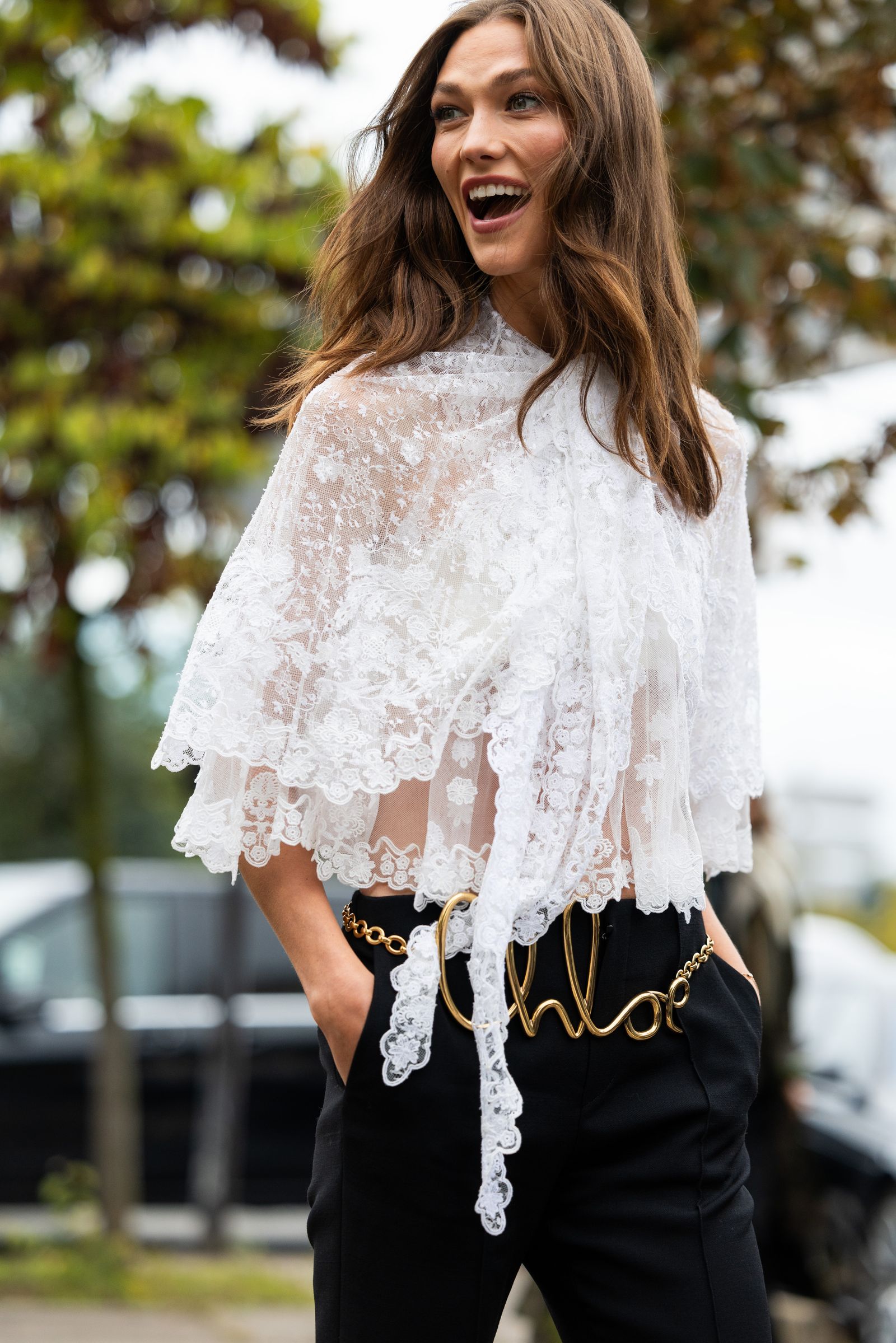 Las blusas boho vuelven a estar de moda en la primavera de 2025