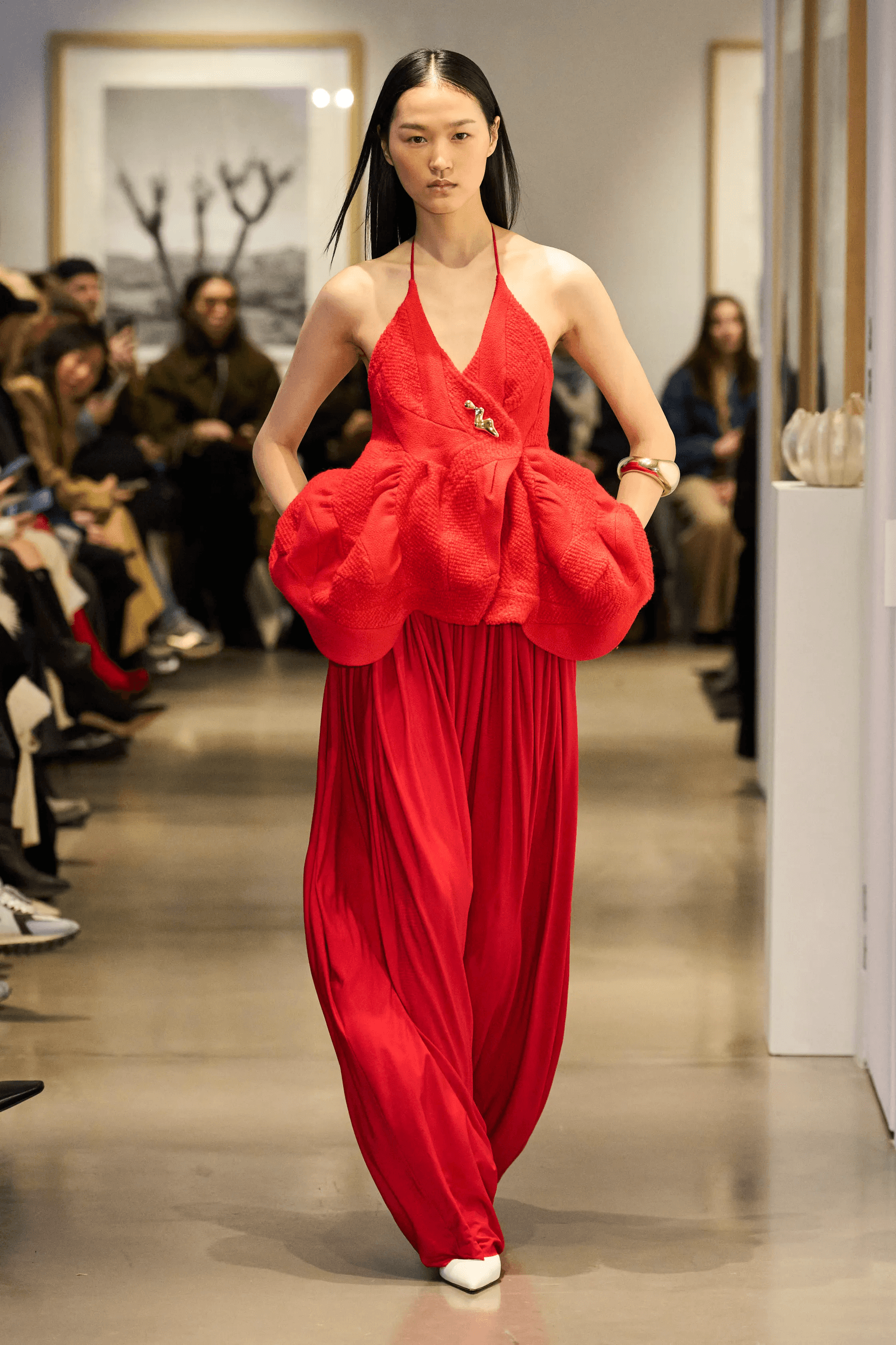 broche en Ashlyn otoñoinvierno 2025.
