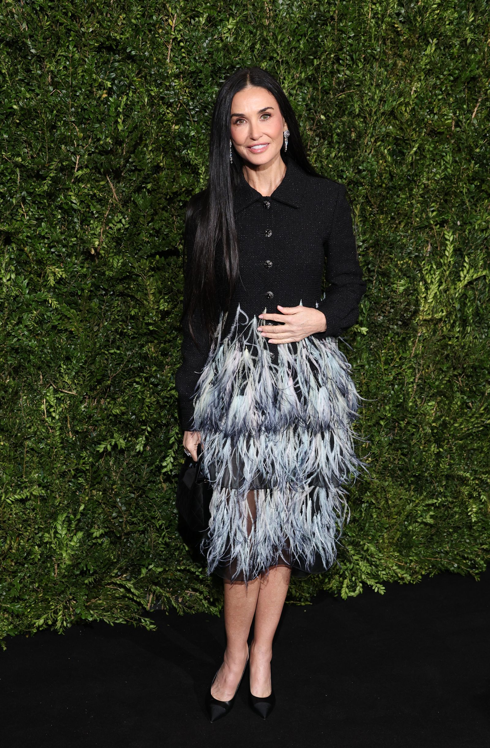 Demi Moore con un estilismo de chanel en la fiesta preBAFTA