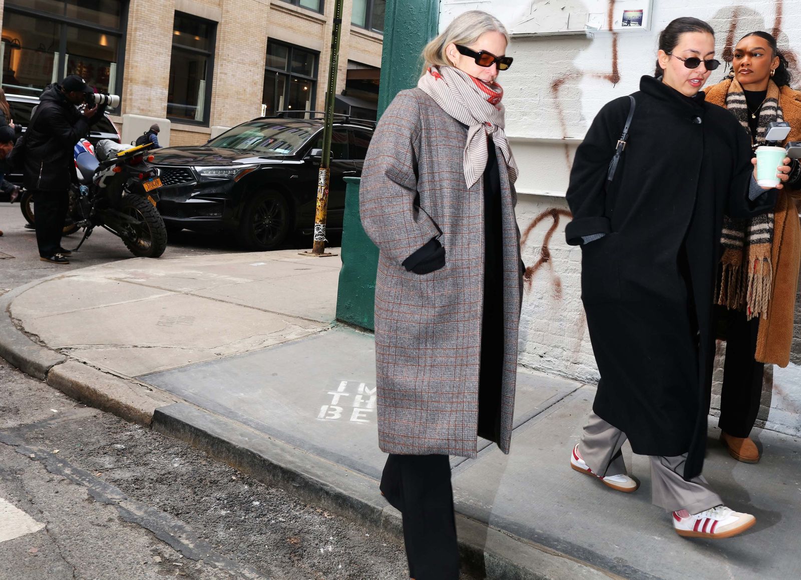 Estaba aburrida del abrigo gris hasta que decidí poner en prctica estas 5 ideas del street style