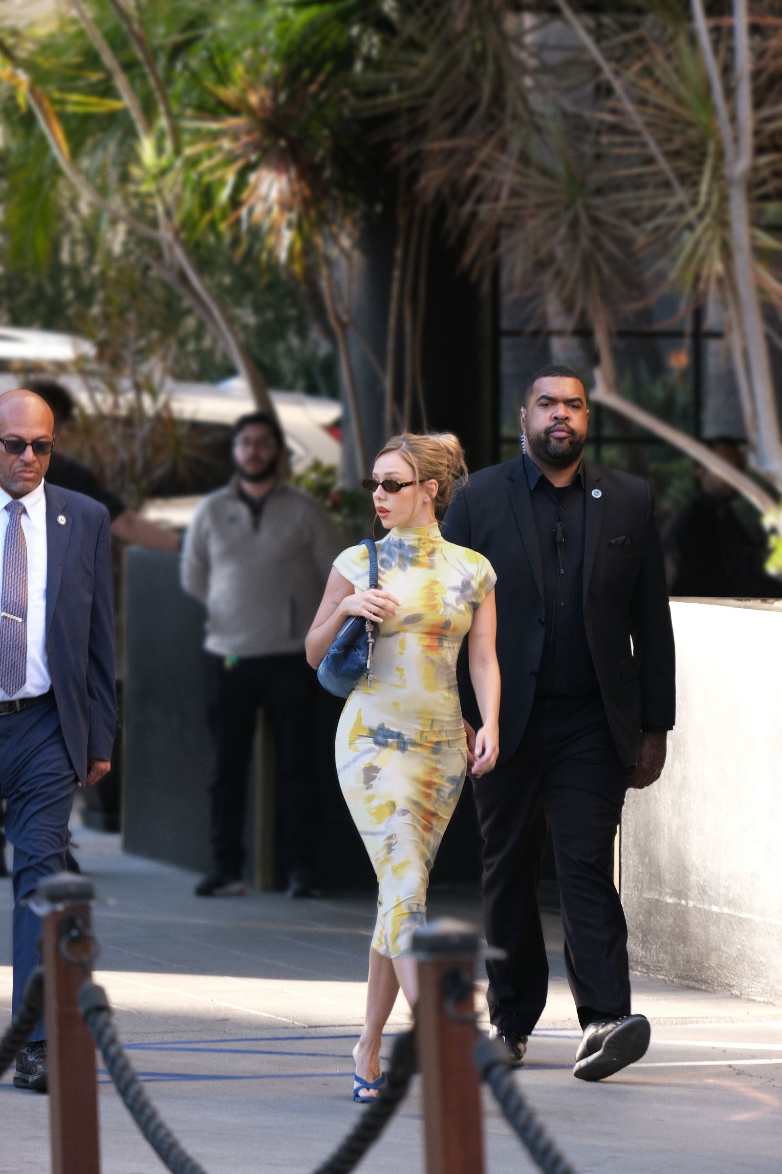 Este vestido de Ester Expósito se adelanta a dos de las tendencias de esta primavera