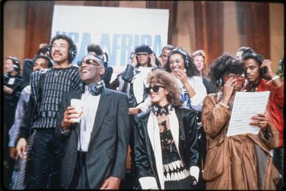 Leave your egos at the door': The unique night when 80s pop icons recorded ' We Are The World' | Culture | EL PAÍS English