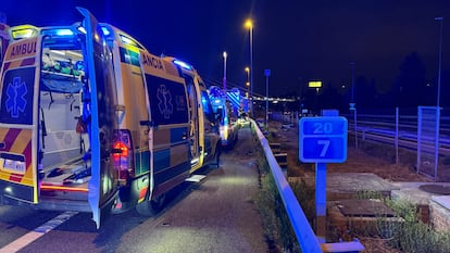 Ambulancias en la A-6 el pasado 1 de septiembre, donde se produjo el accidente mortal provocado por el conductor que circulaba a contrasentido
