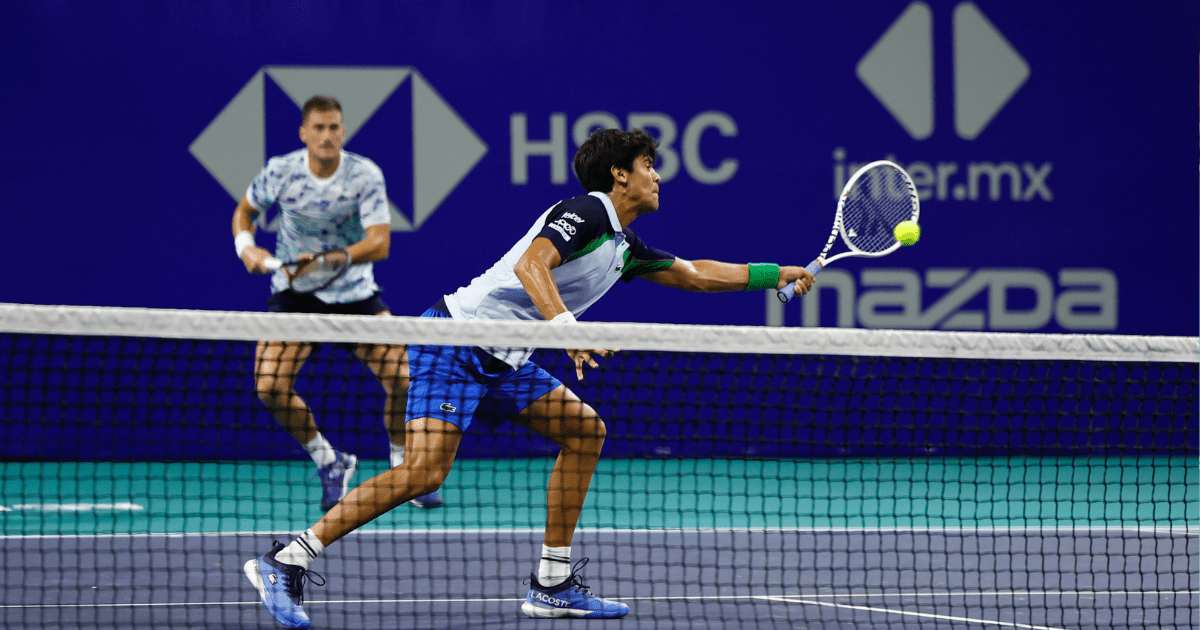 Rodrigo Pacheco y Federico Agustín Gómez jugando la ronda clasificatoria antes de ser eliminados por la dupla estadounidense.- Blog Hola Telcel 