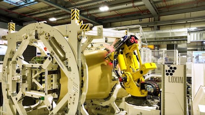 Robot trabajando sobre la sección 19 del A350 en Getafe.