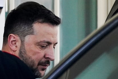La discusión, tan pública, tan violenta, y tan a la vista de la prensa, carece de precedentes en la historia diplomática contemporánea. 