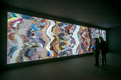 Instalación de Daniel Canogar para el 'stand' de EL PAÍS en Arco 2017.