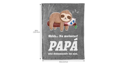 Regalo padre primerizo sobre fondo blanco