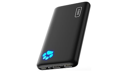 ofertas de la semana en amazon: powerbank con tres puertos usb.