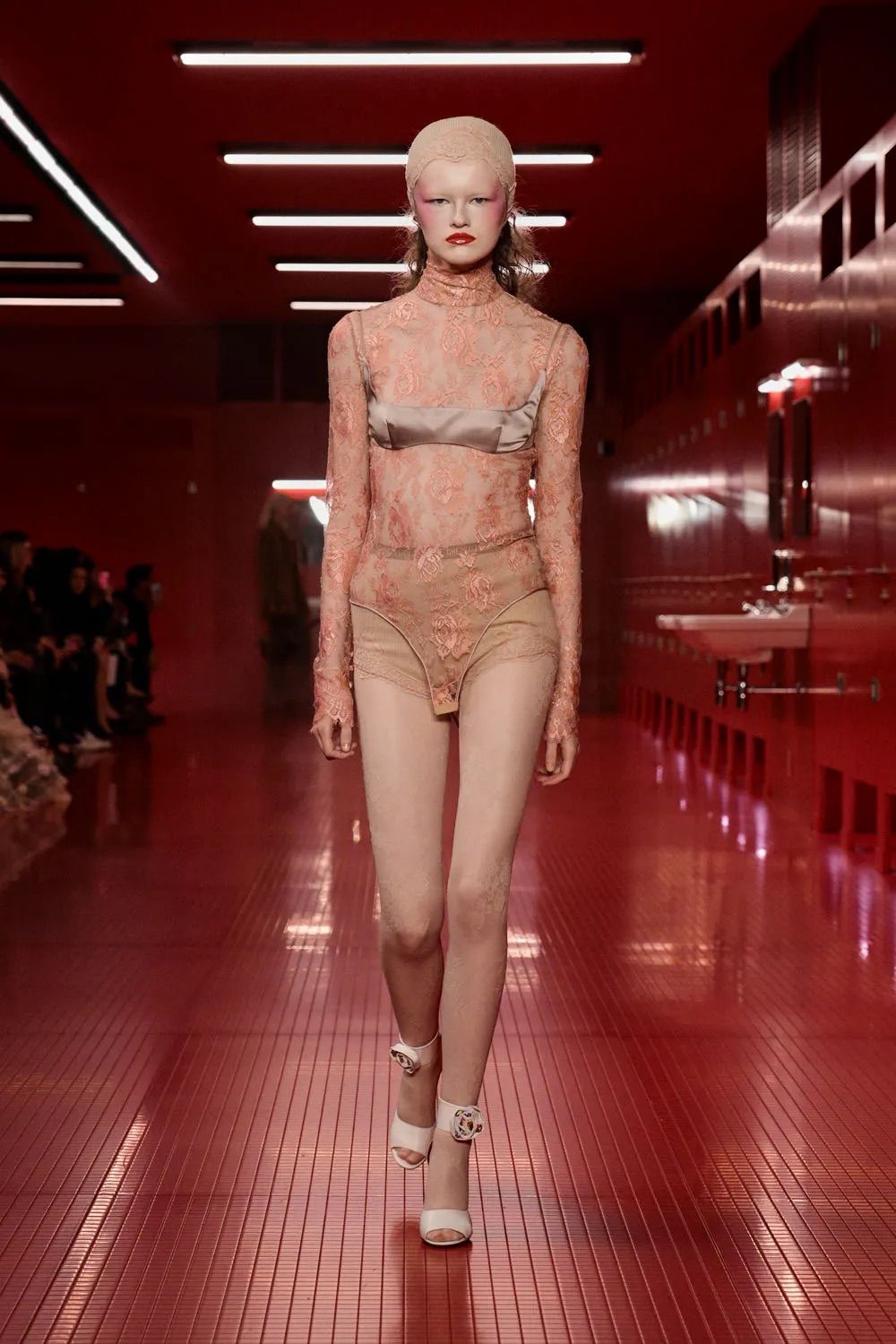 estilismo de Valentino temporada otoñoinvierno 20252026