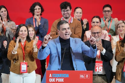 El secretario general del PSOE y presidente del Gobierno, Pedro Sánchez, este domingo en Santiago de Compostela.