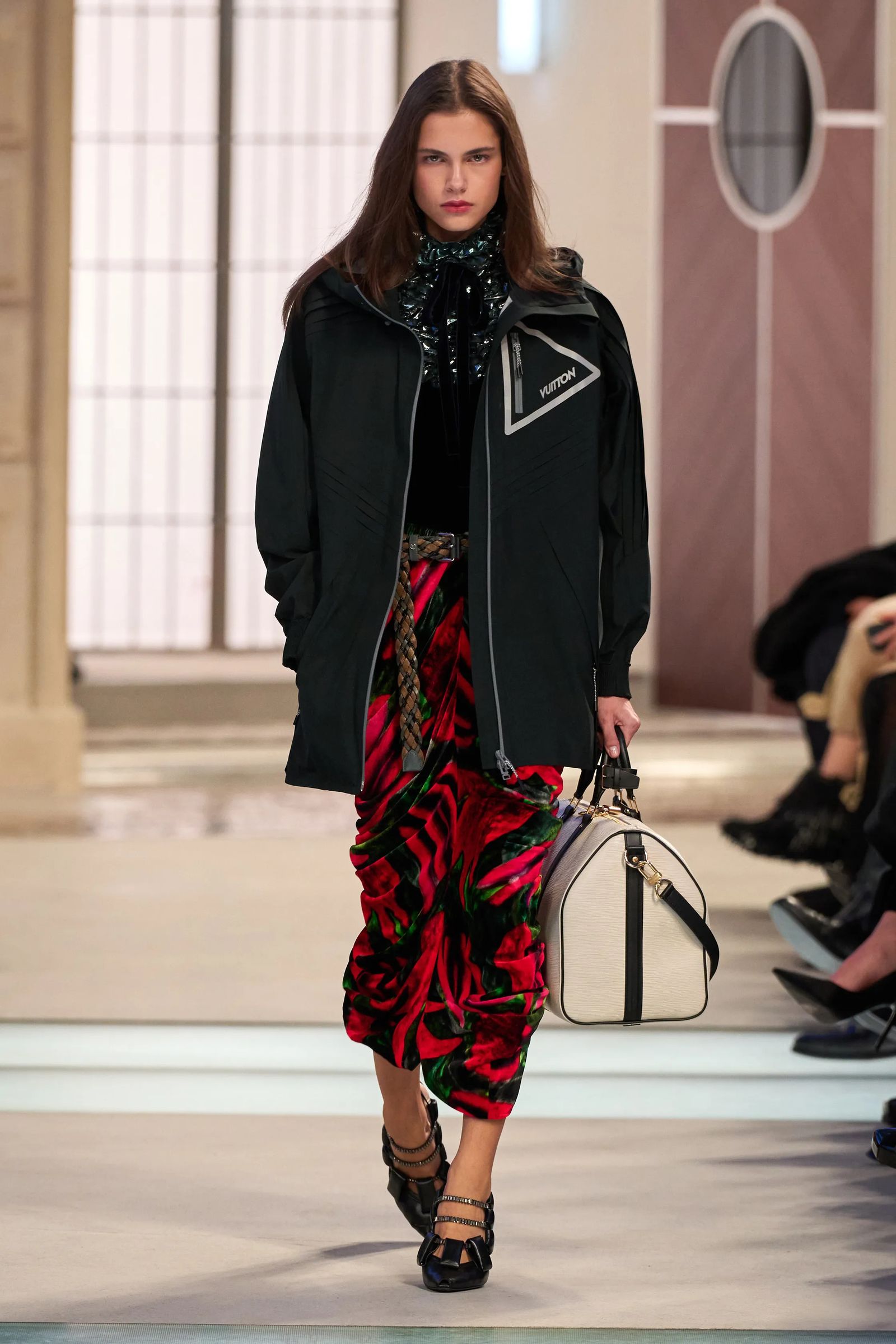 Louis Vuitton el desfile de otoñoinvierno 20252026 de la maison nos embarca en un fabuloso tren de la moda