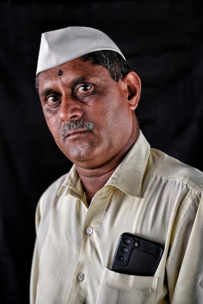 Hirman Dabhade, de 55 años, es de Rachguru Nagar (Pune) y lleva 35 años trabajando como dabbawala.