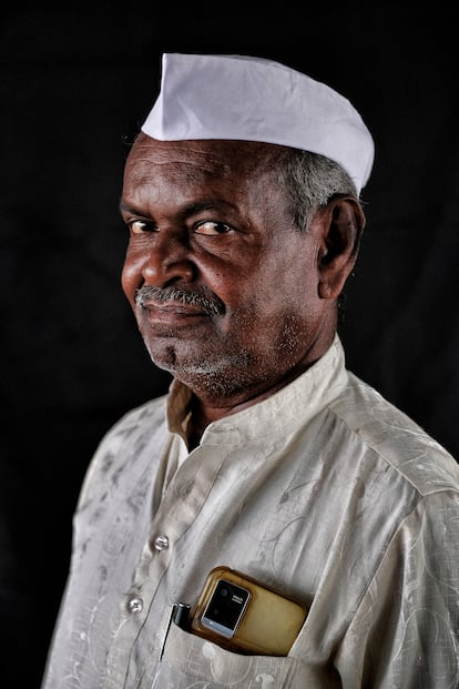 Gorkh Roundhal, de 65 años, es de Rachguru Nagar (Pune) y lleva 20 años trabajando como dabbawala.