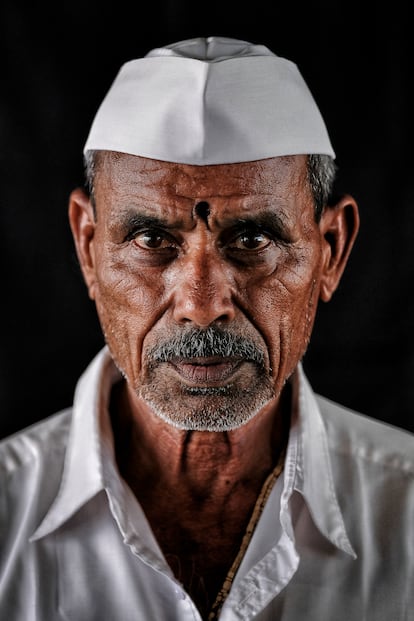 Kaluram Parithe, de 60 años, es de Pune y lleva 25 años trabajando como dabbawala.