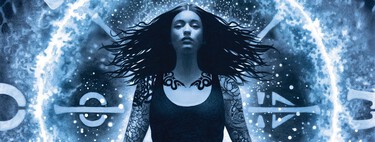 Amazon lleva años preparando la adaptación de esta saga de fantasía oscura de la autora de 'Sombra y Hueso'... pero seguramente nunca llegaremos a verla 
