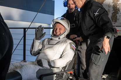 Alexander Gorbunov, tras salir de la cápsula Dragon de SpaceX.