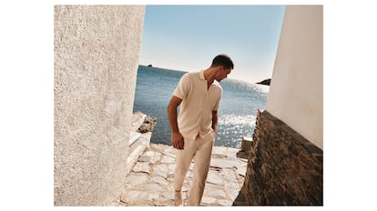 Pantalón blanco.