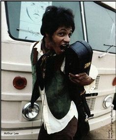 EL GENIO ARTHUR LEE , LIDER DE LA OBRA MAESTRA "FOREVER CHANGES" DE LOVE