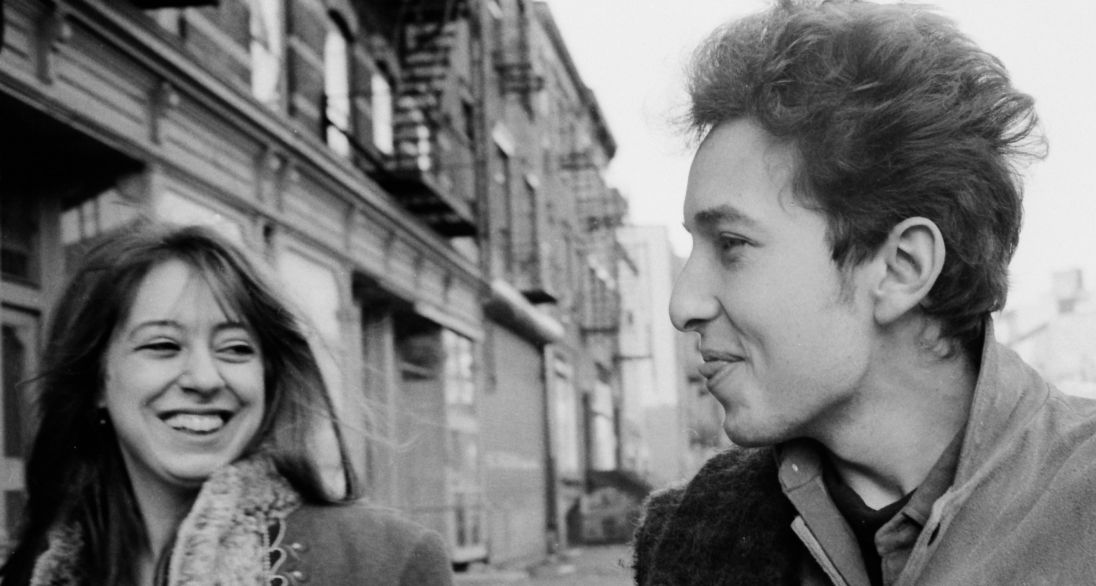 Bob Dylan with Suze Rotolo - New-York 1963 | Bob dylan, Bob dylan ...