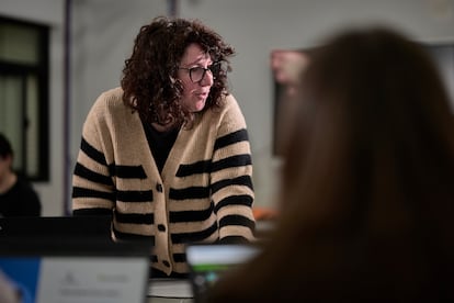 La profesora Alicia López, este viernes durante una clase.