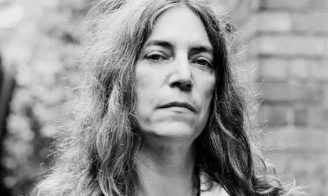 LA LETRA DE LA CANCIÓN QUE PATTI SMITH EXIGE QUE SE ESCRIBA EN SU TUMBA
