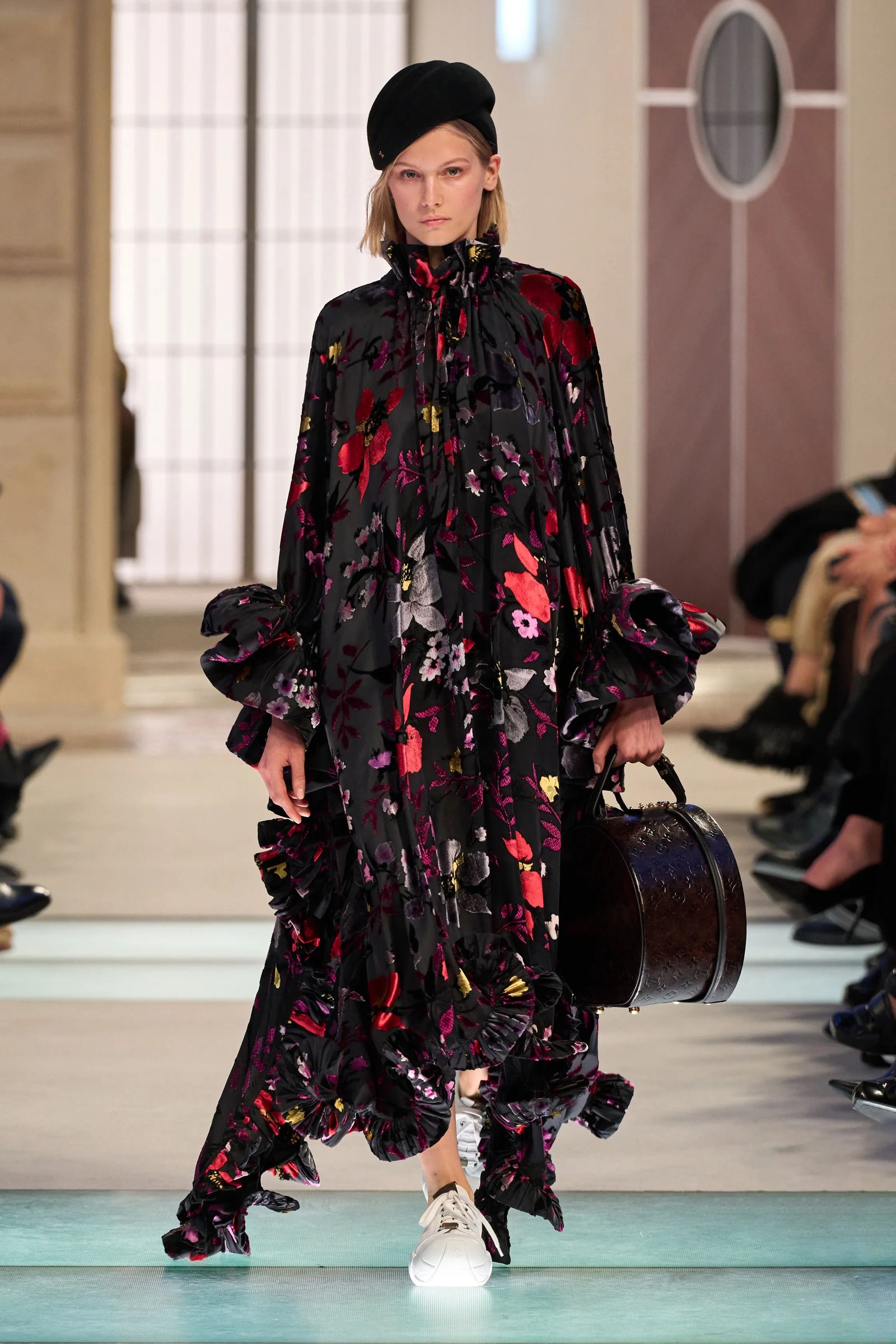 Louis Vuitton el desfile de otoñoinvierno 20252026 de la maison nos embarca en un fabuloso tren de la moda