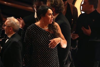 Karla Sofía Gascón a su llegada a la ceremonia de los Oscar.